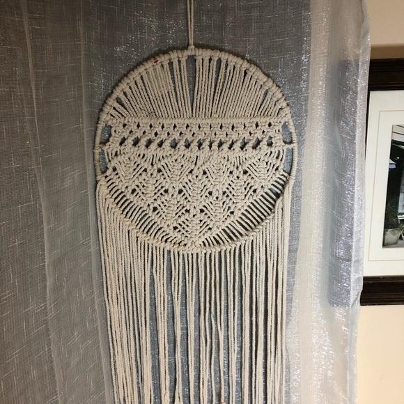 Hand woven dream catch comes with LED lights - Picture 2 of 3